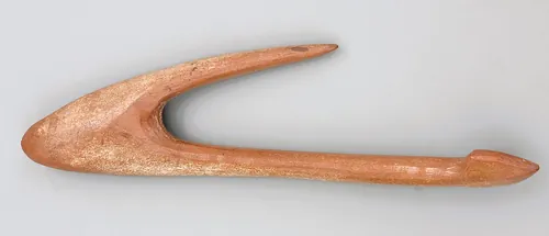mns/a/22060 The sharp end of the lower part of the hook is a characteristic feature of products of this type for the Middle and Late Mesolit
